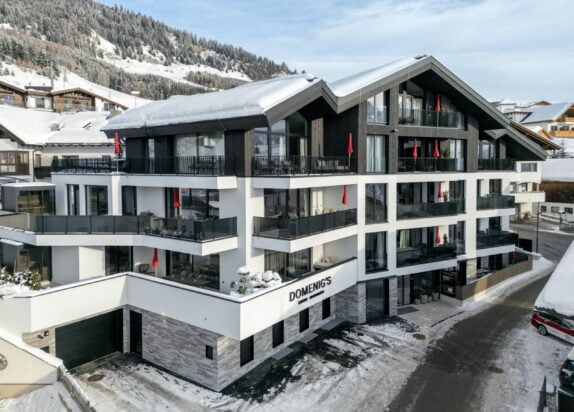 Ferienwohnung Fiss Luxury Apartments Außenansicht, Schnee auf dem Dach