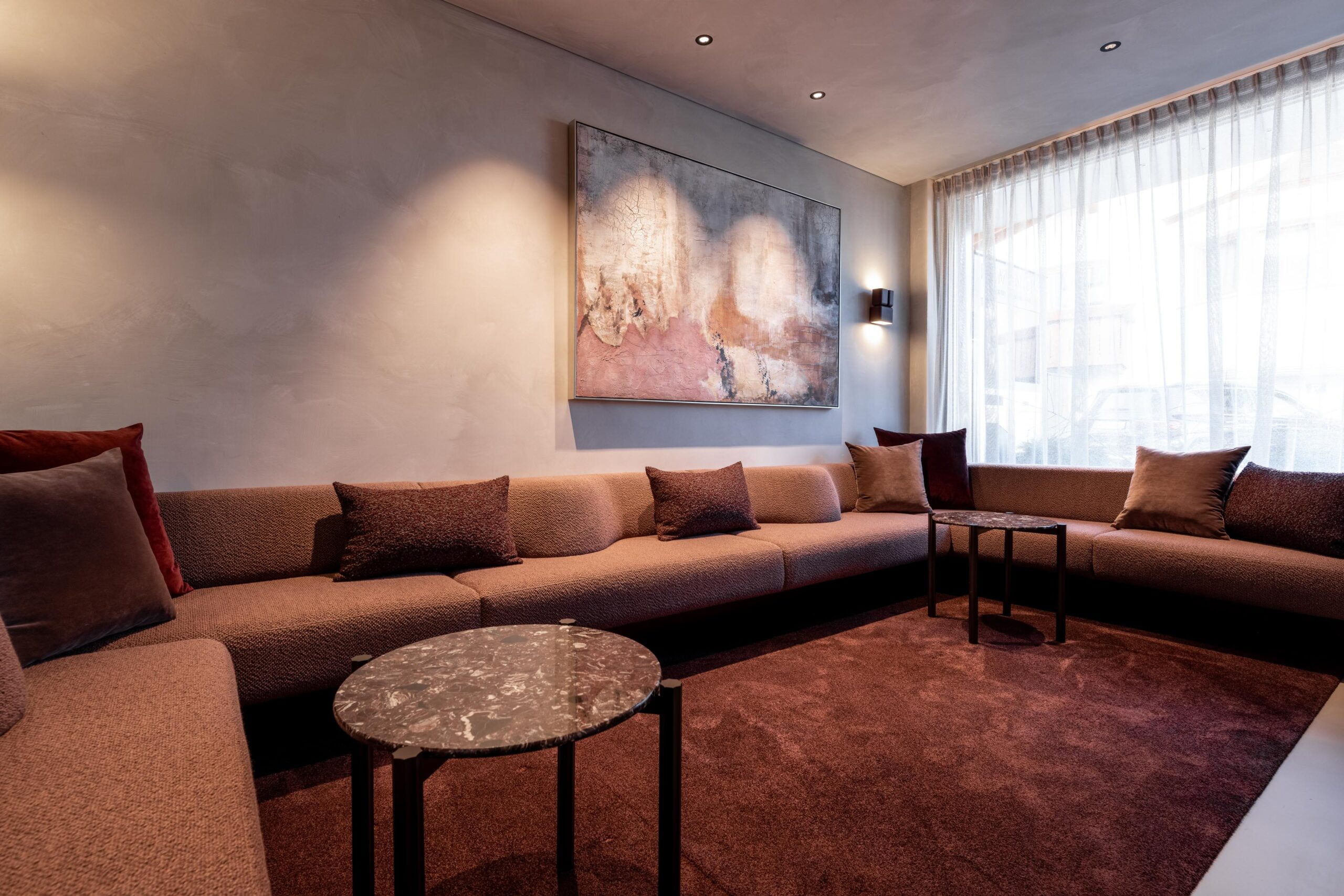 domenigs-luxury-apartments-lobby-001-scaled.jpg