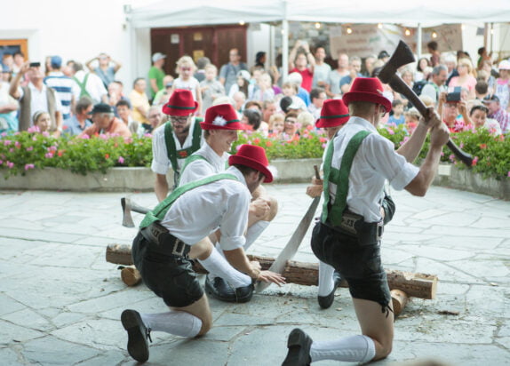 sFest am Brunnen in Fiss 