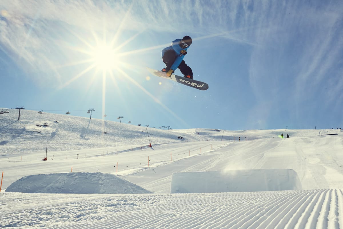 Snowboarder im Fun Park und wohnen in Fiss