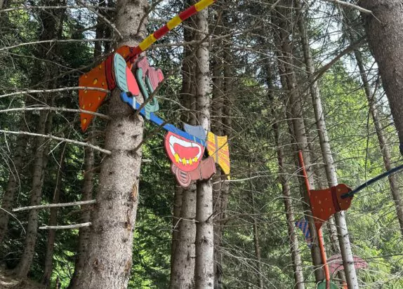 Hexenweg Fiss - Besen im Wald