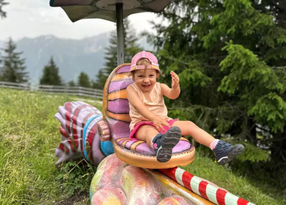 Hexenweg Fiss - Sommer in Serfaus Fiss Ladis, Kind auf Spielgerät