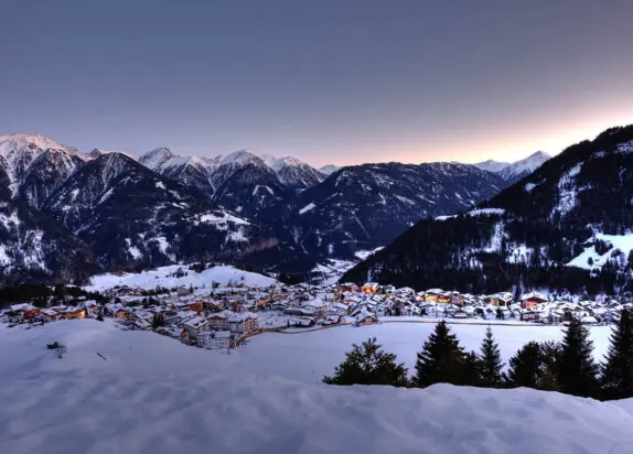 Serfaus im Winter, Ortsansicht Nacht